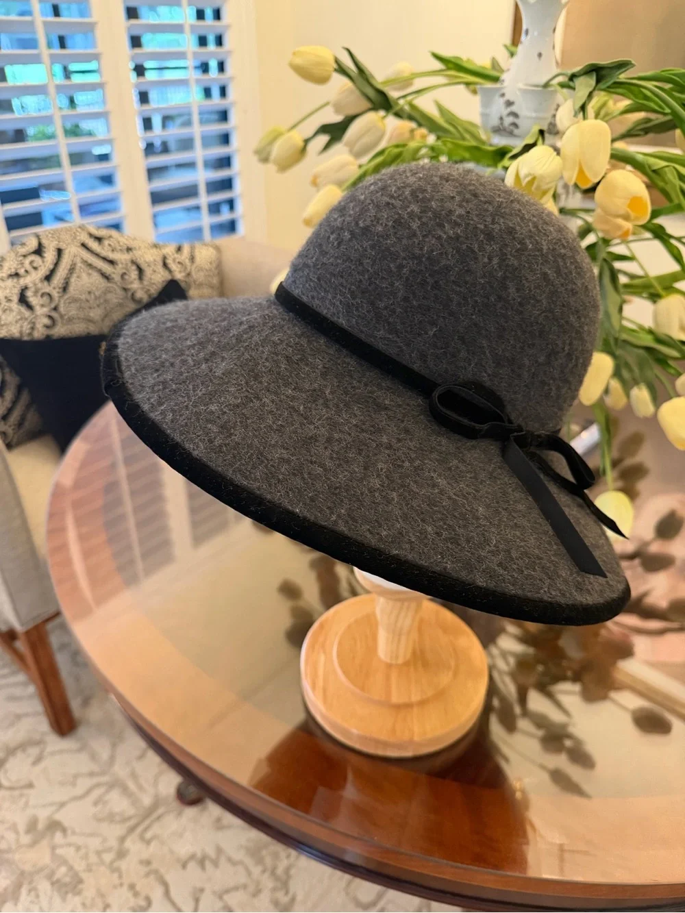 Helen Kaminski classic gray